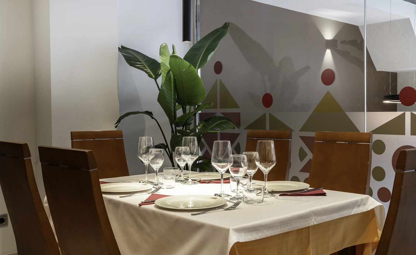 At Hotel Doña Urraca we want you to discover every corner of our facilities through images. At Hotel Doña Urraca we want you to discover every corner of our facilities through images.