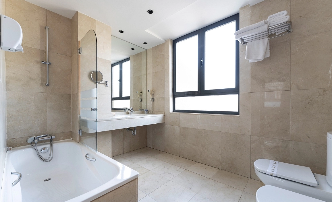 Nuestra habitación doble de uso individual ofrece un ambiente acogedor y funcional. Nuestra habitación doble de uso individual ofrece un ambiente acogedor y funcional.