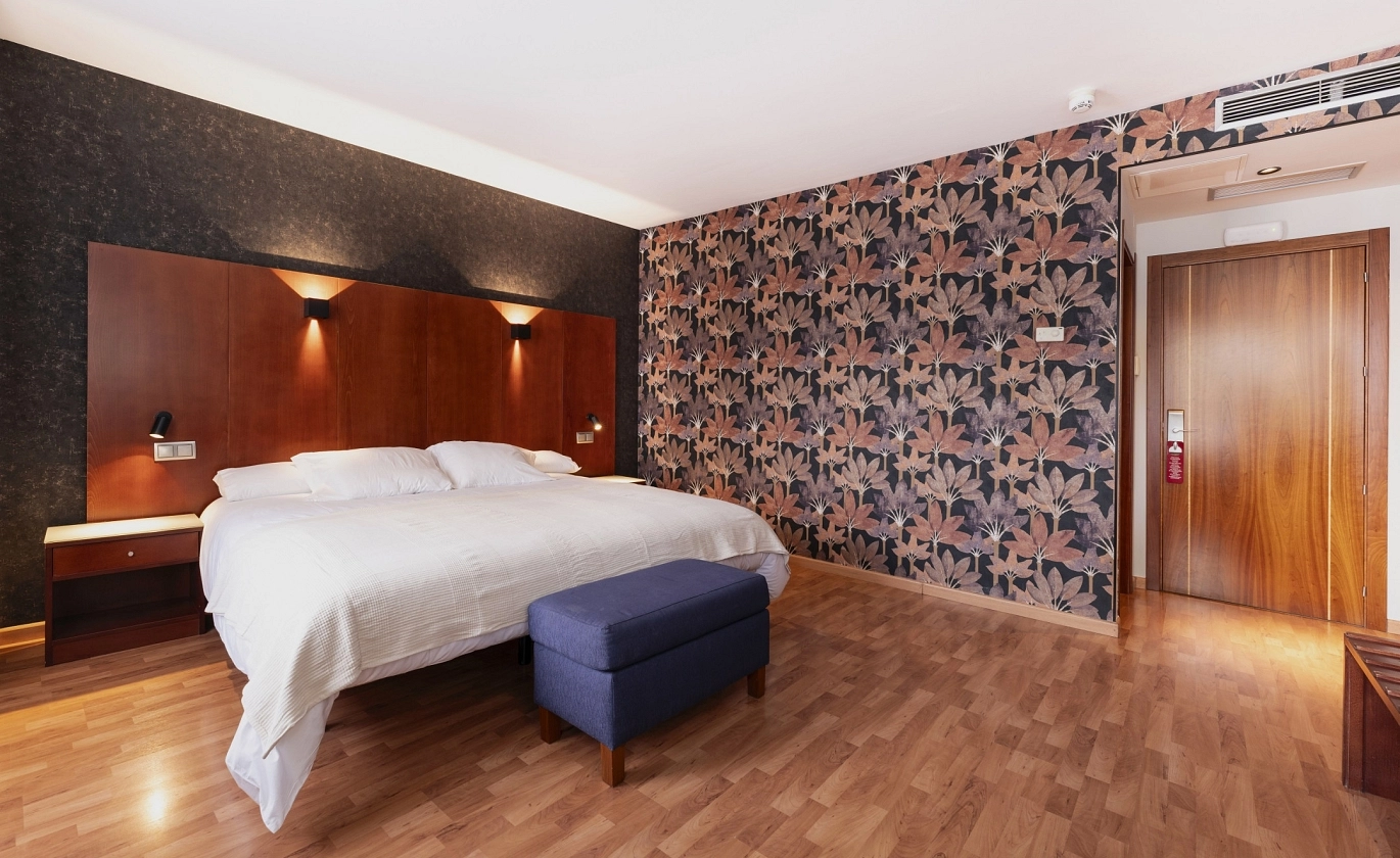 At Hotel Doña Urraca we want you to discover every corner of our facilities through images. At Hotel Doña Urraca we want you to discover every corner of our facilities through images.