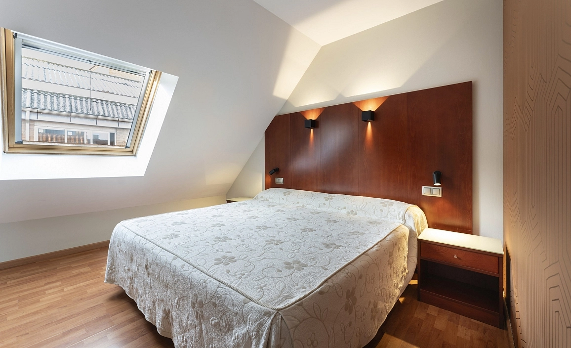 Our double room for single use offers a cosy and functional atmosphere.